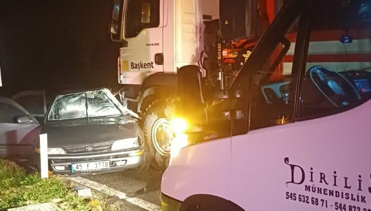 Çaycuma’da feci kaza: Enerji firmasına ait tır, kavşakta otomobili hurdaya çevirdi