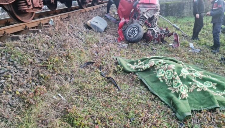 Bariyerden geçmek isteyen sürücü trenin çarpması sonucu hayatını kaybetti