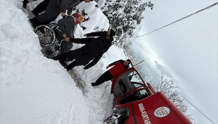 Karda mahsur kalan diyaliz hastasına itfaiye ulaştı