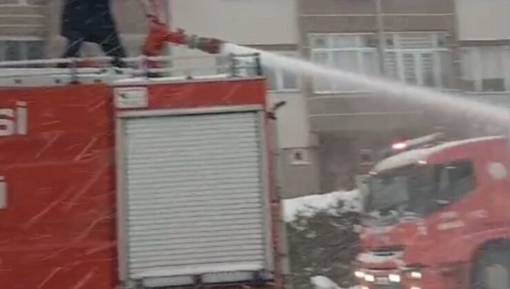 Karla Kapanan Yollar Deniz Suyuyla Açılıyor