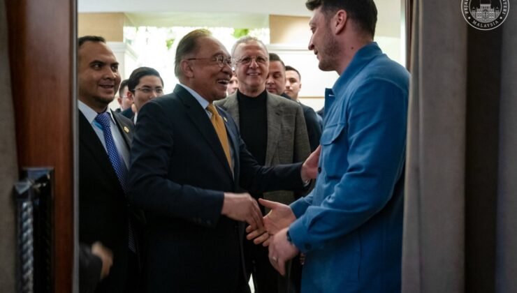 Mesut Özil ve Bilal Erdoğan Malezya Başbakanı İbrahim İle Görüştü