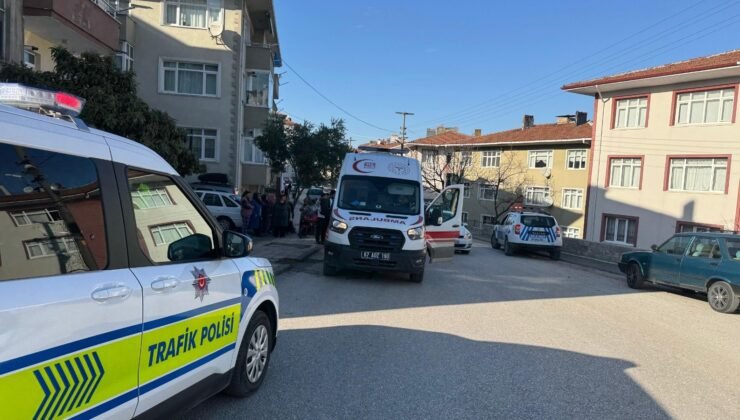 Otomobile çarpmamak için kaldırıma çıktı, motosiklet devrildi: 1 yaralı