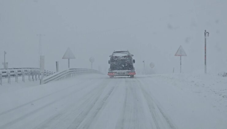 Zonguldak Ereğli yolunda uzun araçlara kar engeli