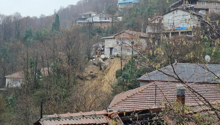 Zonguldak’ta heyelan; 8 kişilik aile tahliye edildi