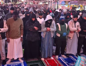 Abd Times Meydanı'Nda Teravih Namazı