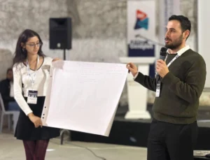 İzmir’de Gençlerden Kent Yönetimine Doğrudan Katılım