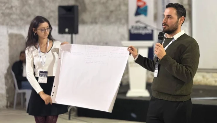 İzmir’de Gençlerden Kent Yönetimine Doğrudan Katılım