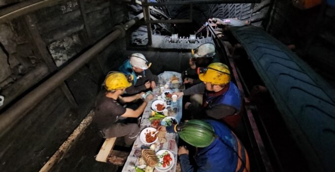 Madenciler ilk sahuru yerin 120 metre altında yaptı