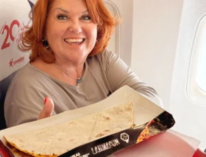 Mangal Lahmacun'A Uçak Yolcularından Büyük Ilgi