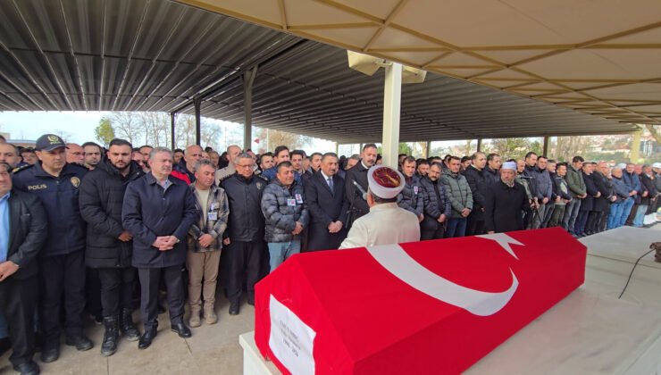 Sakarya’da temizlediği silahının ateş alması sonucu ölen polis memuru toprağa verildi