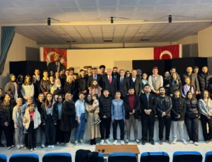 Trabzon’da “Muhacirlik” Oyunu Büyük Ilgi Gördü