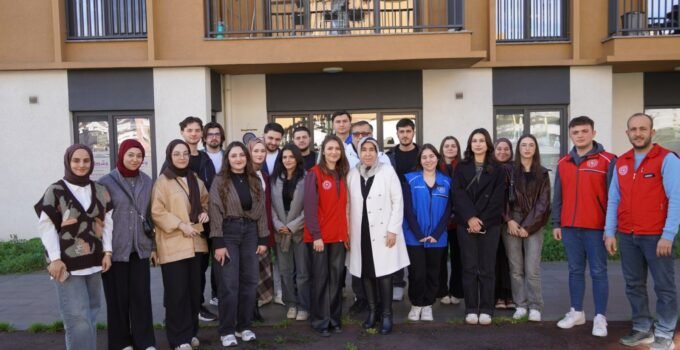 Zonguldak’ta üniversiteliler geleceklerine mektup yazdı