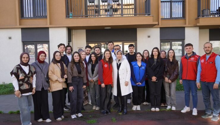 Zonguldak’ta üniversiteliler geleceklerine mektup yazdı