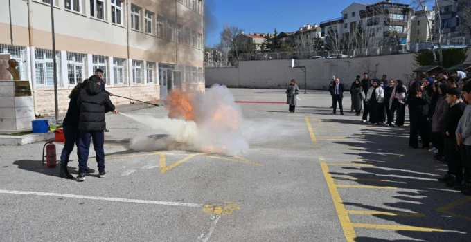 Ankara’da Öğrencilere Afet Ve Yangın Eğitimi