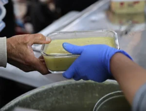 Antalya Mobil Aşevi Kepez’de Ikramda Bulundu