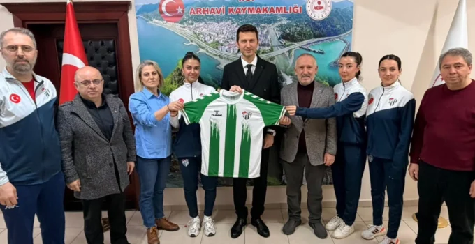 Artvinspor Kadın Voleybol Takımı’ndan Arhavi Kaymakamı Çimşir'E Ziyaret