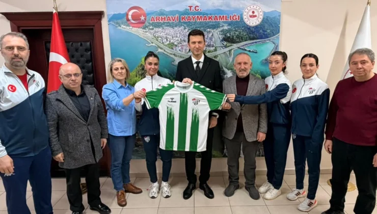 Artvinspor Kadın Voleybol Takımı’ndan Arhavi Kaymakamı Çimşir'E Ziyaret