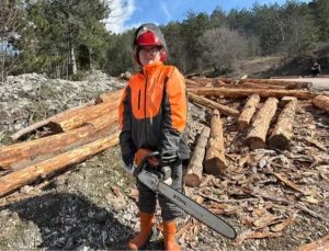 Babası Ormanda Hayatını Kaybetti, O Baltayı Elinden Bırakmadı!