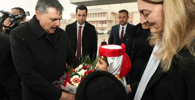 Bakan Çiftçi Ağrı’da… Valilik Ziyaretinde Vatandaş Odaklı Hizmetleri Değerlendirdi