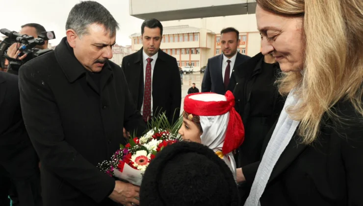 Bakan Çiftçi Ağrı’da… Valilik Ziyaretinde Vatandaş Odaklı Hizmetleri Değerlendirdi