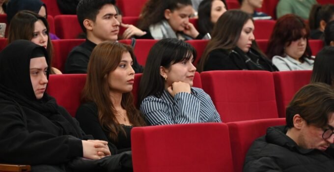 BEUN Bilim Kafe’de Bağımlılıkla Mücadelenin Önemine Dikkat Çekildi