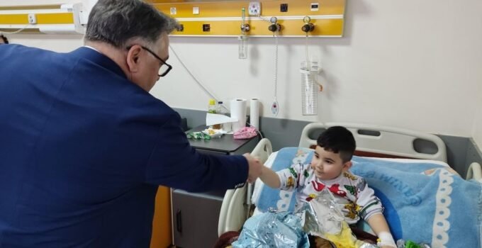 BEUN Rektörü Özölçer’den bayram ziyareti: hastalar ve sağlık çalışanlarıyla bayramlaştı