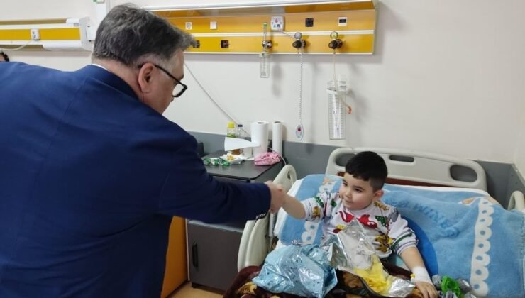 BEUN Rektörü Özölçer’den bayram ziyareti: hastalar ve sağlık çalışanlarıyla bayramlaştı