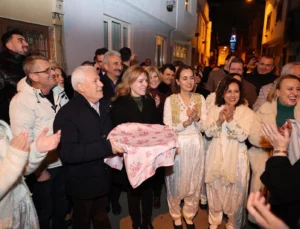 Bursa'Da Başkan Bozbey Sahurda Arnavut Böreği Ve Tatlı Topladı