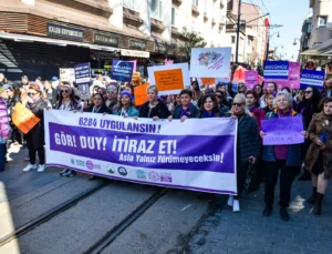 Bursa'Da Kadınlar Eşitlik Için Yürüdü