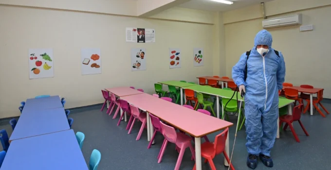 Bursa Osmangazi'De Kreşlerde Hijyen Çalışmaları Kesintisiz Sürüyor