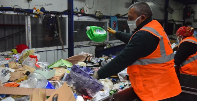 Bursa Yıldırım'Da Geri Dönüşüm Her Ay 5 Bin Ağacı Kurtarıyor