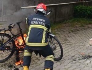 Devrek’te garaja park edilen elektrikli bisiklet yandı