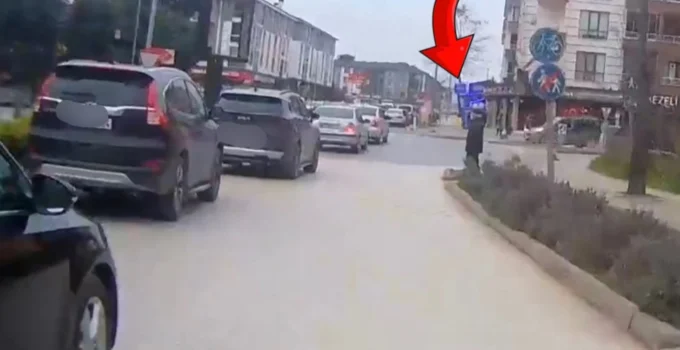 Düzce’de Yaya Geçidinde Sürücü Duyarsızlığı Tepki Çekiyor