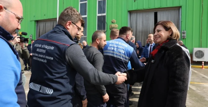 Eskişehir'De Başkan Ünlüce Personelle Bayramlaştı