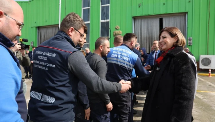 Eskişehir'De Başkan Ünlüce Personelle Bayramlaştı