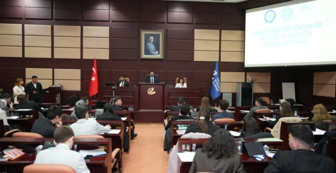 Eskişehir'De Gençler Meclis Kürsüsünde