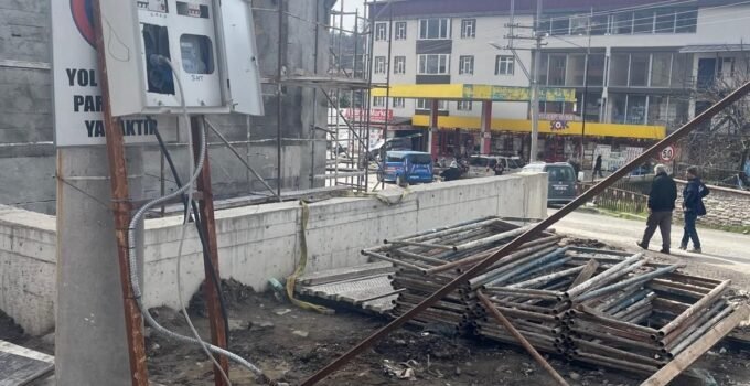 İnşaattan Düşen İşçi Hayatını Kaybetti