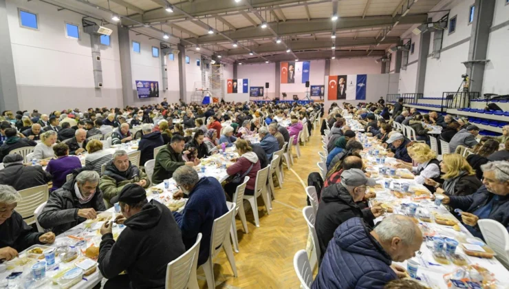 İzmir Büyükşehir’in Iftar Sofrası Foça’da Kuruldu