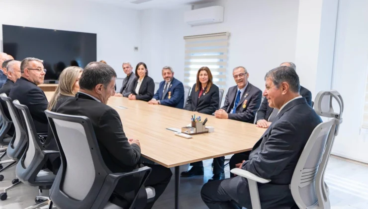 İzmir'De Şehit Aileleri Derneklerinden Başkan Tugay’a Ziyaret