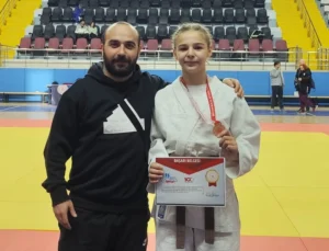 İzmitli Özge Çolak Judoda Türkiye Üçüncüsü Oldu
