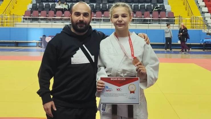 İzmitli Özge Çolak Judoda Türkiye Üçüncüsü Oldu