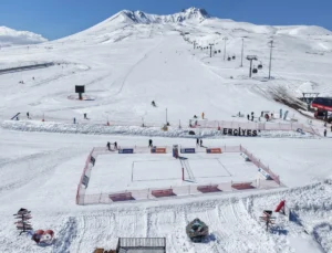 Kayseri Erciyes'Te Kar Voleybolu Heyecanı Başlıyor