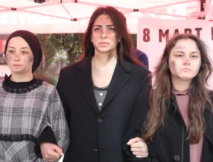 Kocaeli İzmit'Te ‘Bi Dünya Kadın’ Canlı Heykel Sergisi