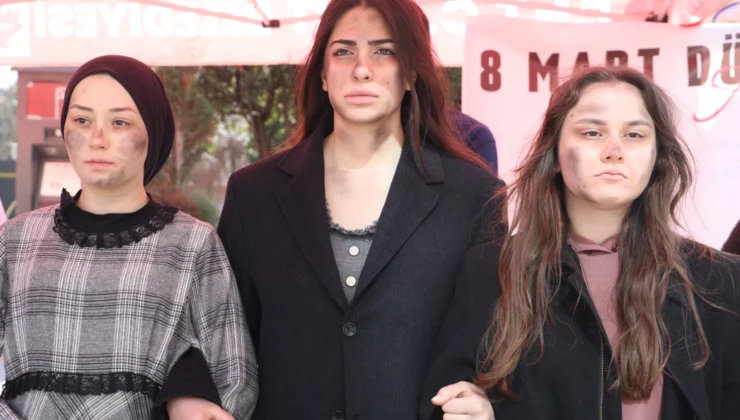 Kocaeli İzmit'Te ‘Bi Dünya Kadın’ Canlı Heykel Sergisi