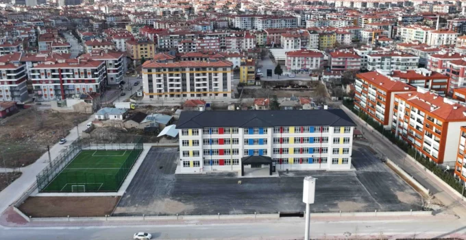 Konya Karatay'Da 8 Okul Fifa Standardında Sahalara Kavuşuyor