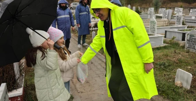 Kütahya'Da Mezarlıkların Çiçekleri Belediyeden