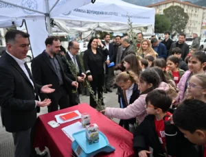 Manisa'Da Atık Piller Toplanıyor, Fidanlar Toprakla Buluşuyor