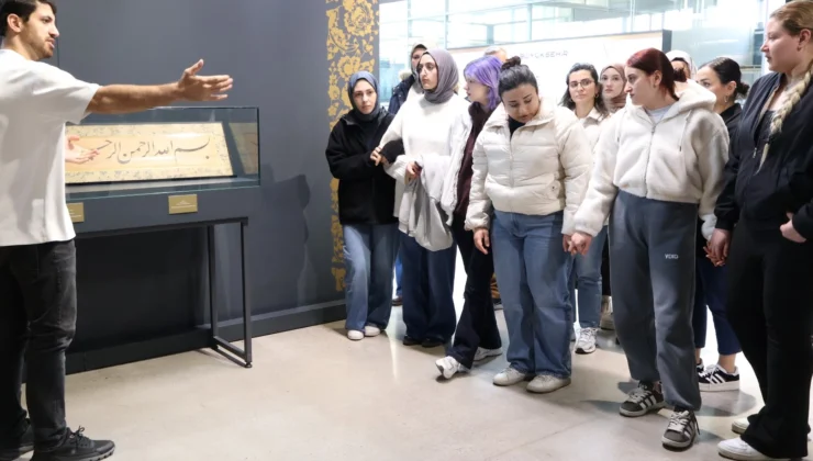 Mukaddes Emanetler Kocaeli'De 'Beyaz Kalpleri' Duygulandırdı