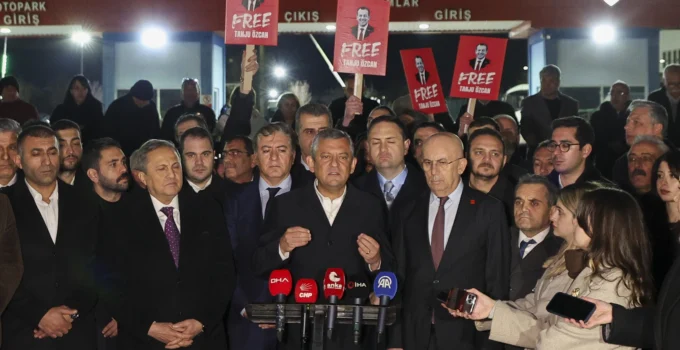 Özgür Özel’den Sincan Cezaevi’nde Tanju Özcan’a Ziyaret