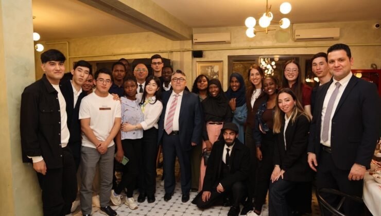 Rektör Özölçer Uluslararası Öğrencilerle İftar Sofrasında Buluştu